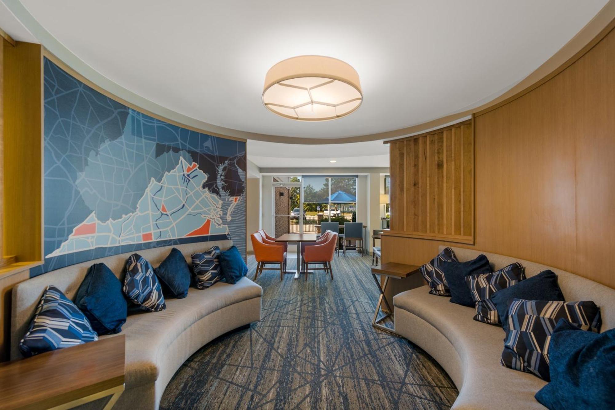 Holiday Inn Express Hotels- Hampton By Ihg Exterior foto