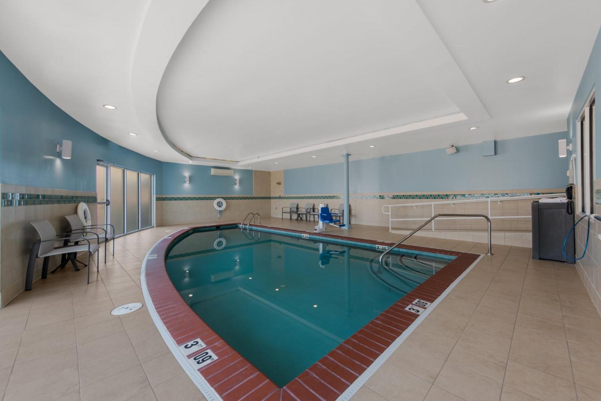 Holiday Inn Express Hotels- Hampton By Ihg Exterior foto